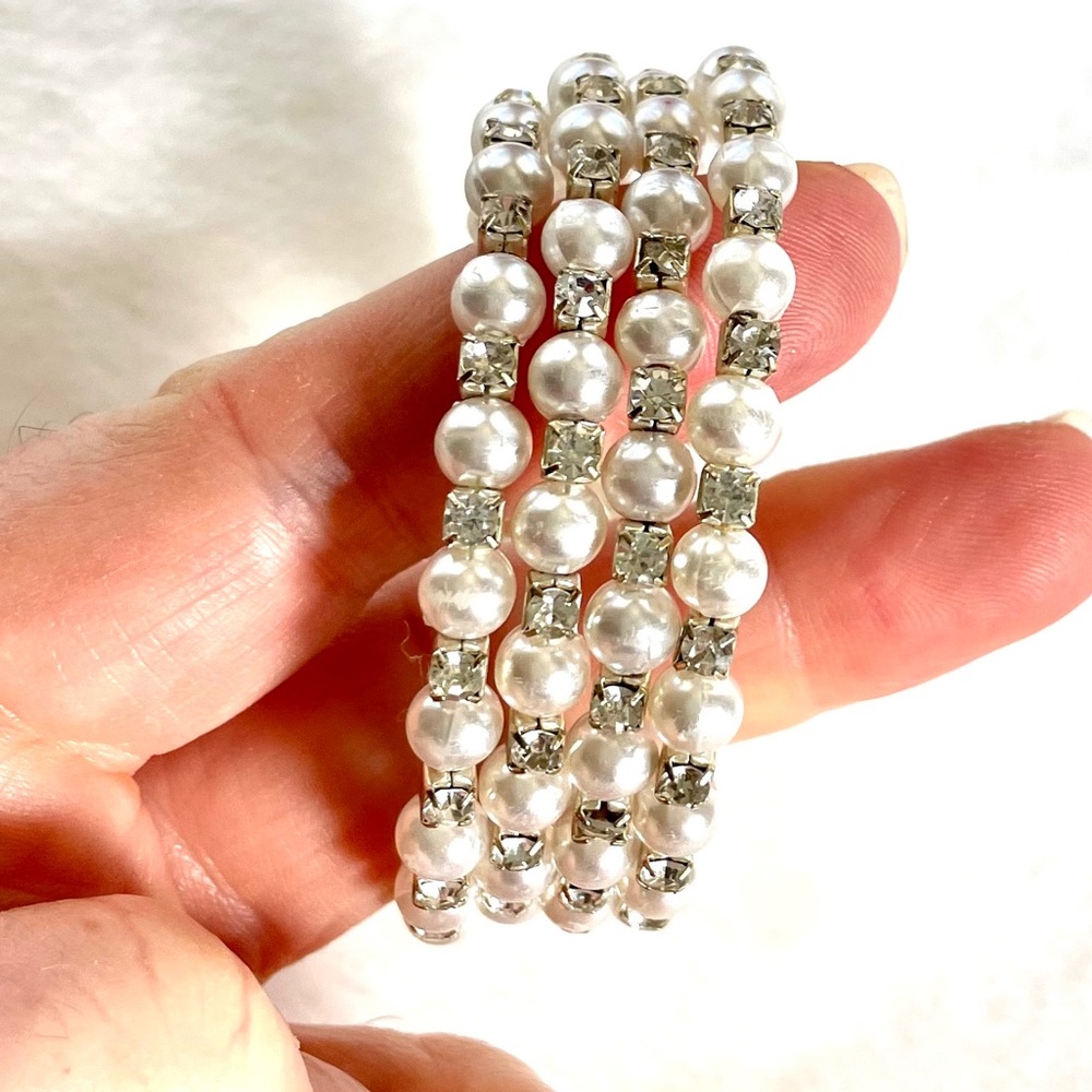 Memory Wire Pearl & Rhinestone Bracelet - Picture 6 of 6